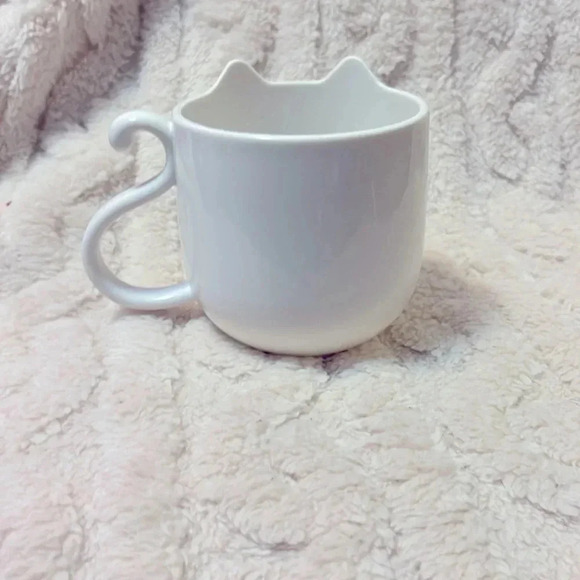 heavy plastic cat cup - Picture 2 of 3